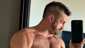 Stephen Jaxx's Wordplay Shows Off his 'Busting' Pecs