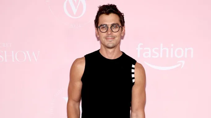 Antoni Shows Feet to Sell 'Railmaster' Watch