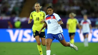 Lionesses Stand United with Jess Carter After Defender Faces Racist Abuse During Euro 2025